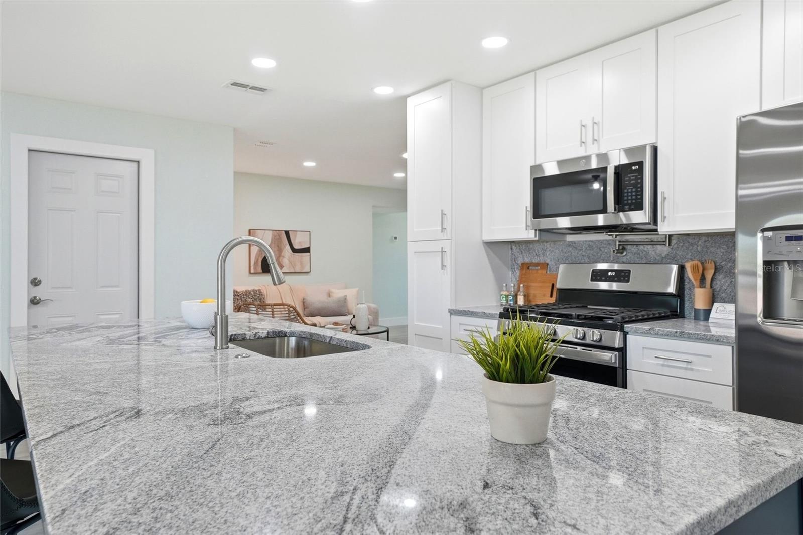 5611 VENETIAN BLVD NE, ST PETERSBURG, FL, 33703