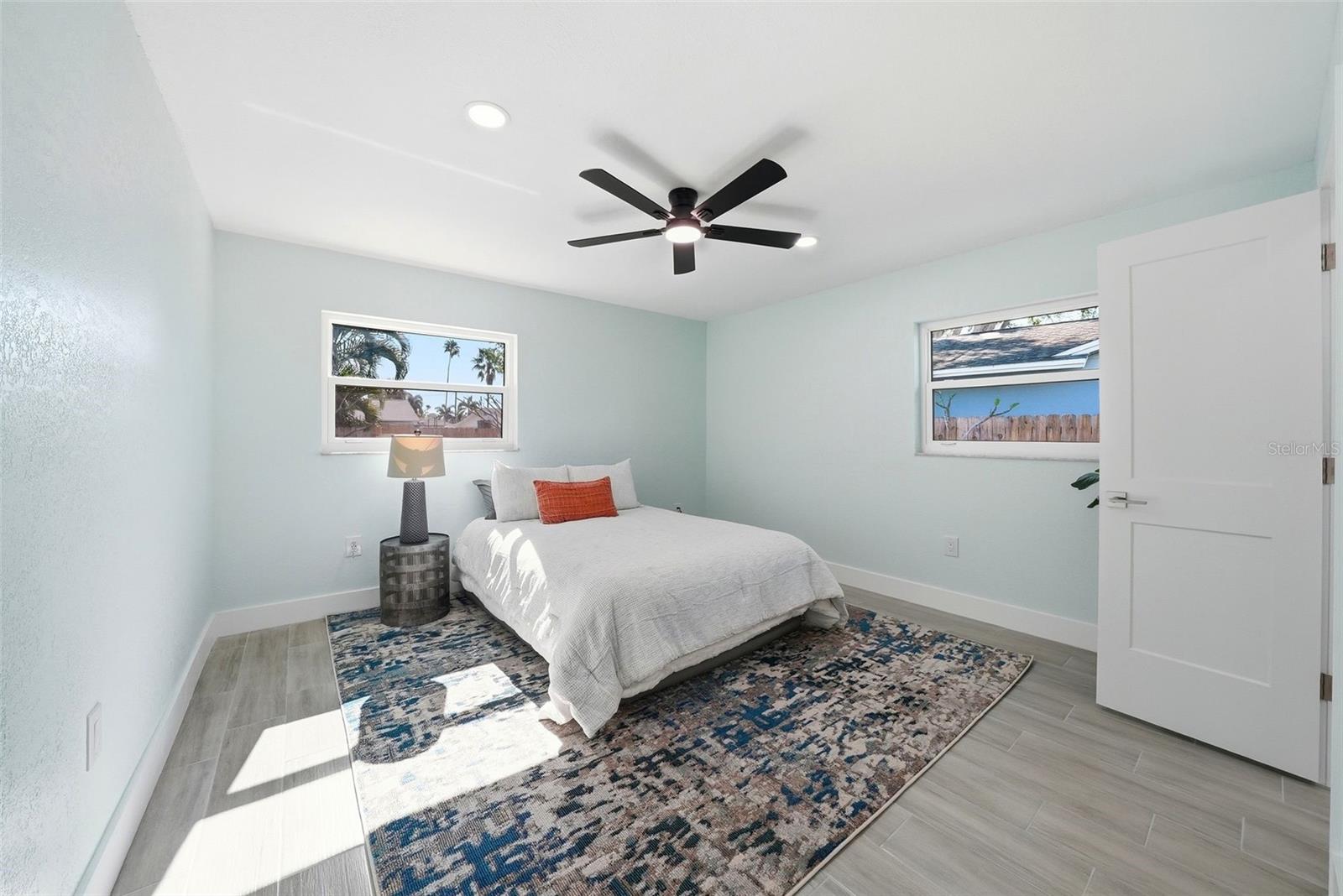 5611 VENETIAN BLVD NE, ST PETERSBURG, FL, 33703