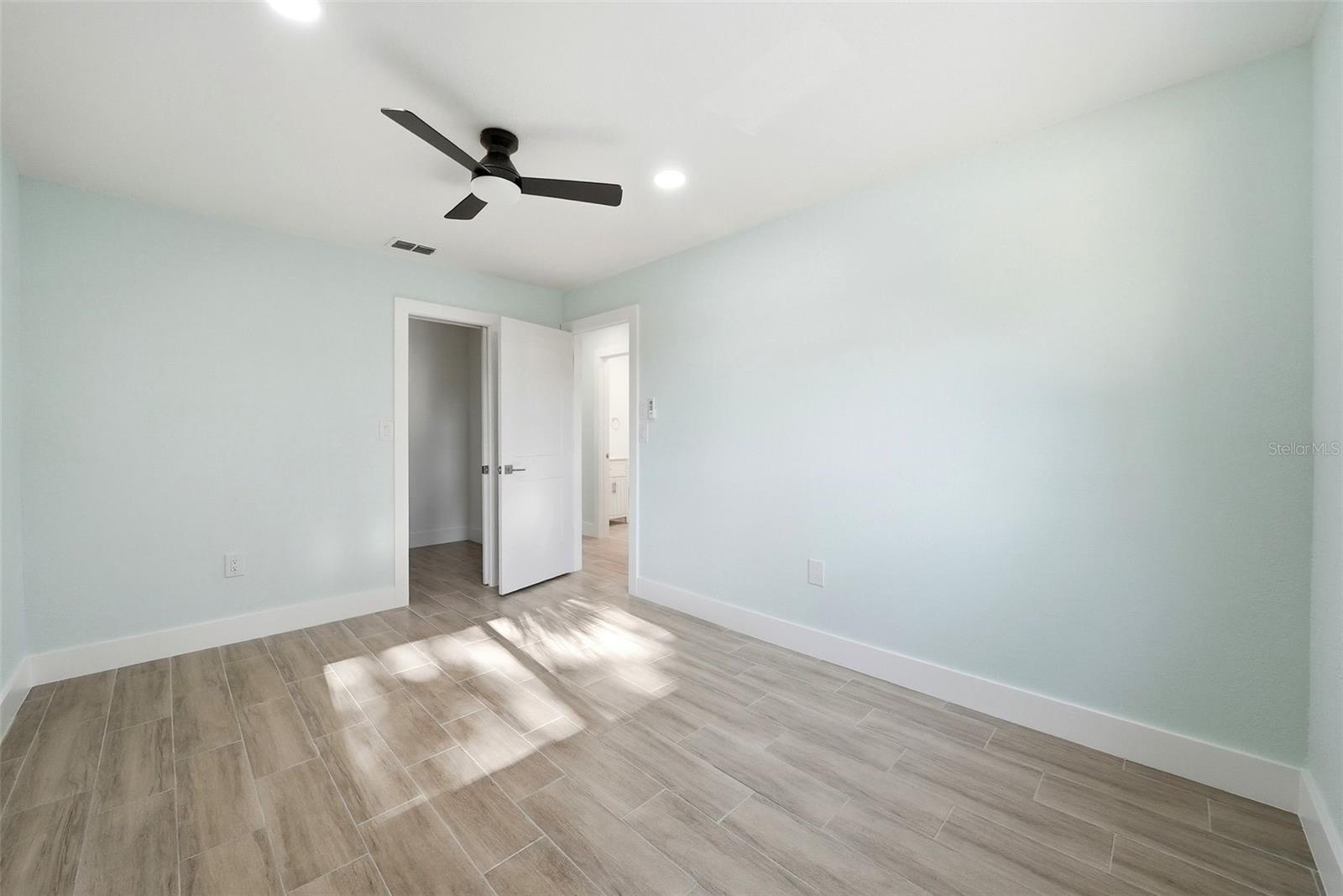 5611 VENETIAN BLVD NE, ST PETERSBURG, FL, 33703