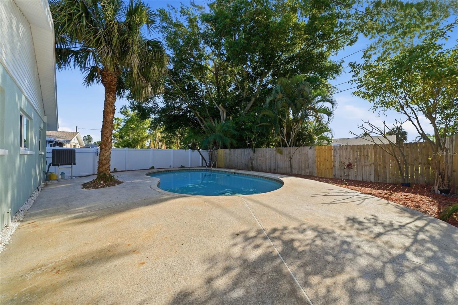 5611 VENETIAN BLVD NE, ST PETERSBURG, FL, 33703