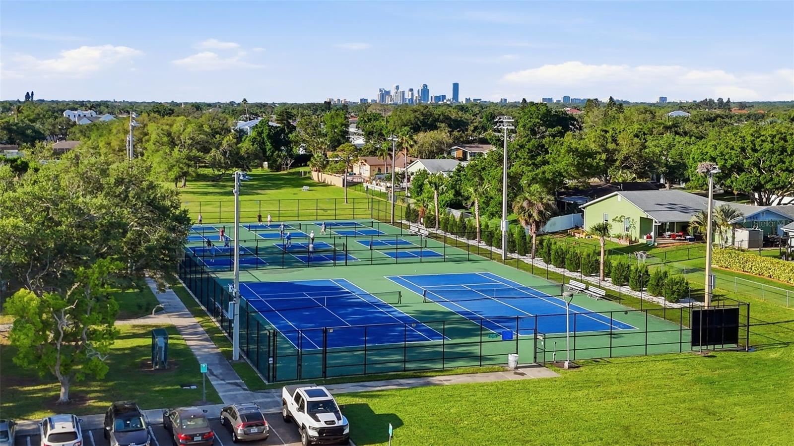 5611 VENETIAN BLVD NE, ST PETERSBURG, FL, 33703