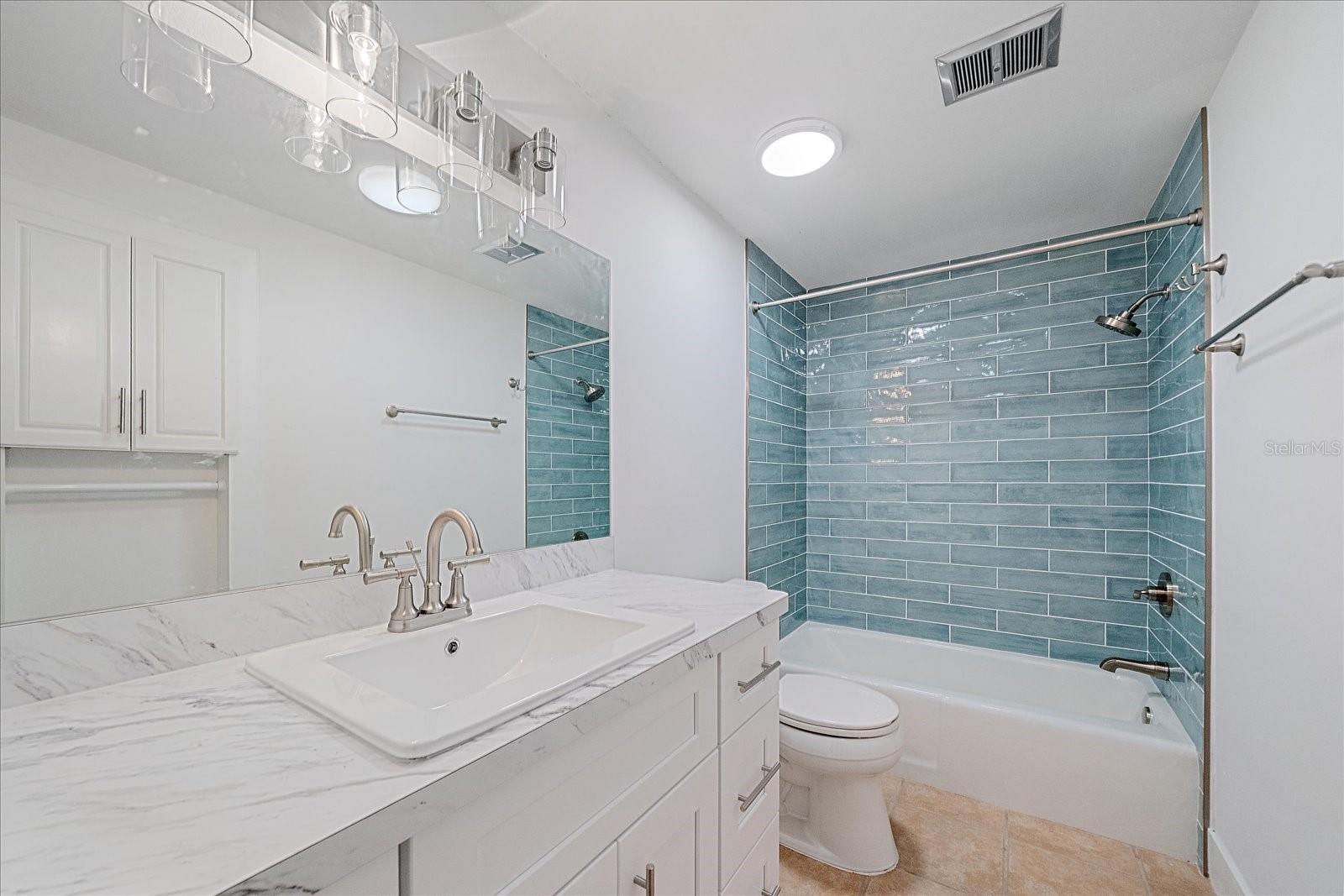 597 SPANISH DR N #12, LONGBOAT KEY, FL, 34228