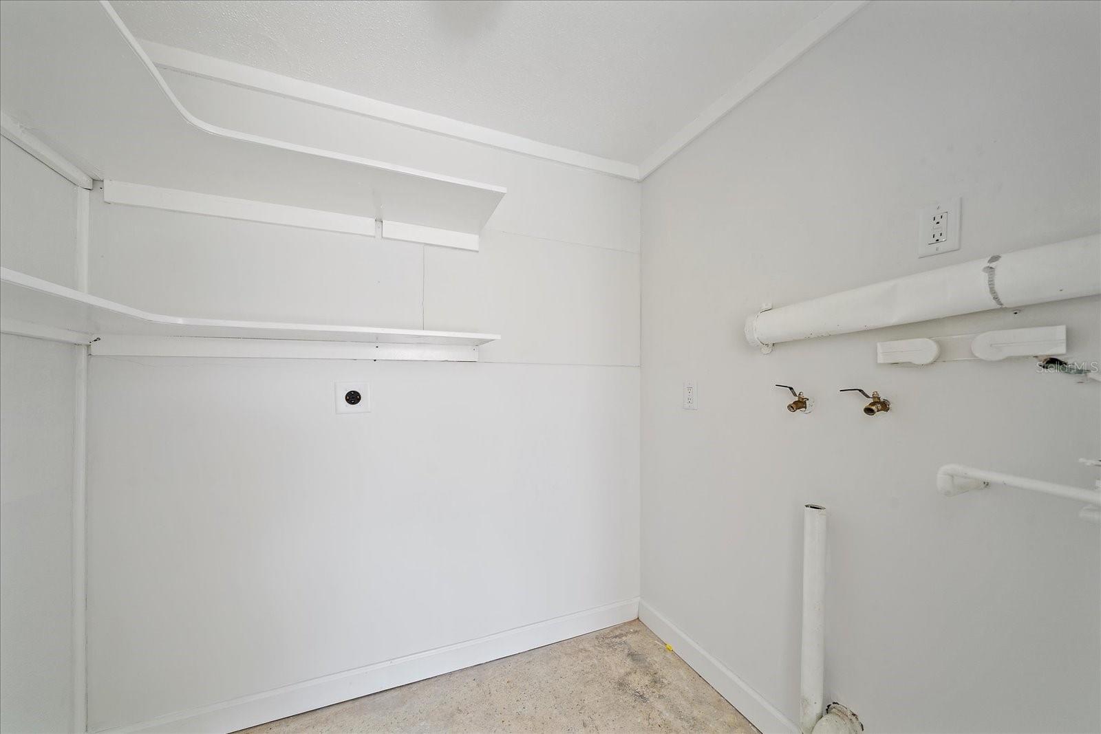 597 SPANISH DR N #12, LONGBOAT KEY, FL, 34228