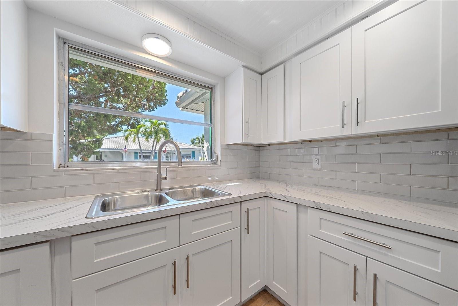 597 SPANISH DR N #12, LONGBOAT KEY, FL, 34228