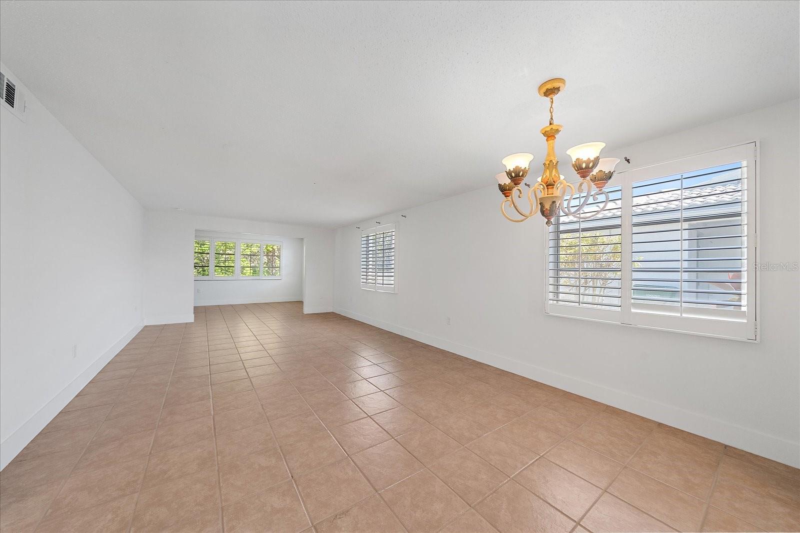 597 SPANISH DR N #12, LONGBOAT KEY, FL, 34228