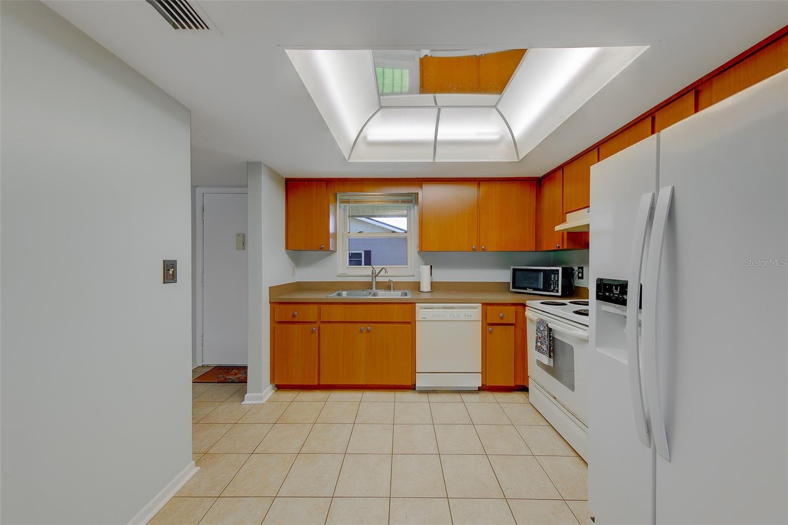 9881 113TH ST #215, SEMINOLE, FL, 33772