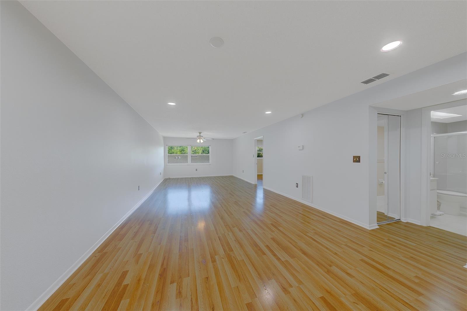 9881 113TH ST #215, SEMINOLE, FL, 33772