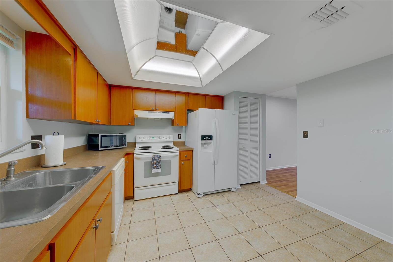 9881 113TH ST #215, SEMINOLE, FL, 33772