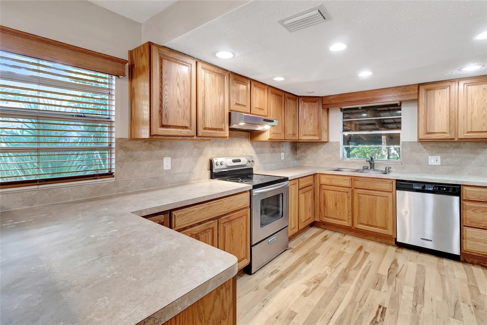 1077 LINDEN ST, CLERMONT, FL, 34711