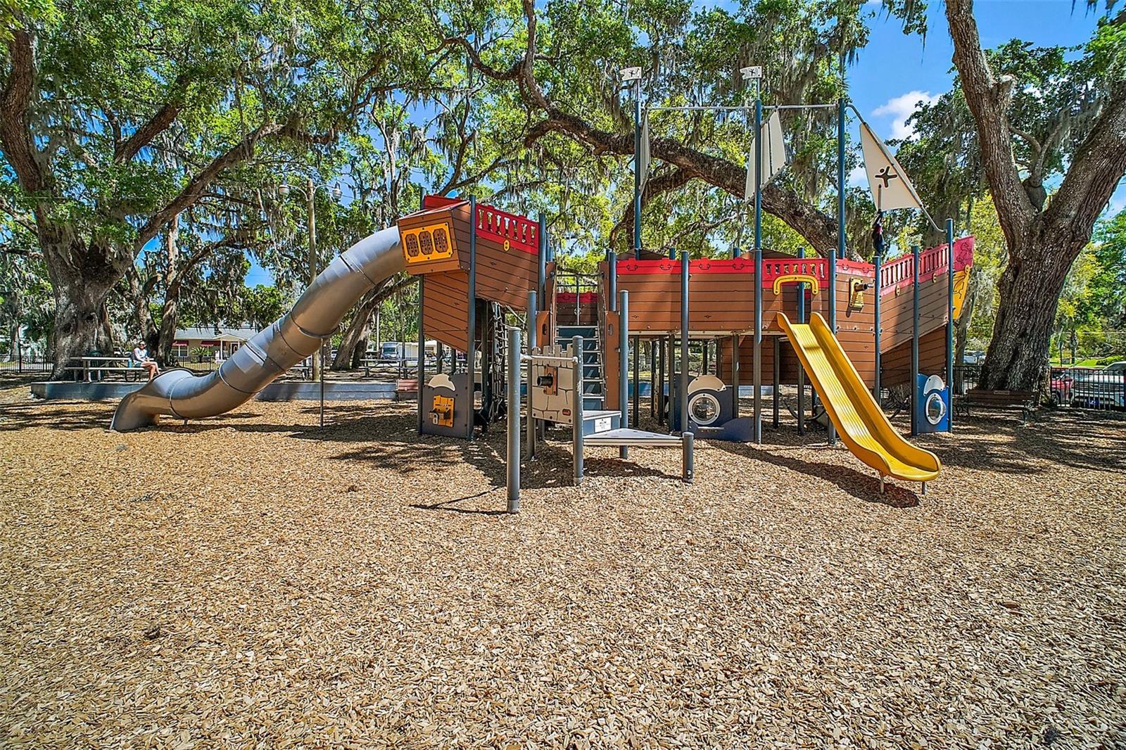 605 SANDLAKE CT, MOUNT DORA, FL, 32757