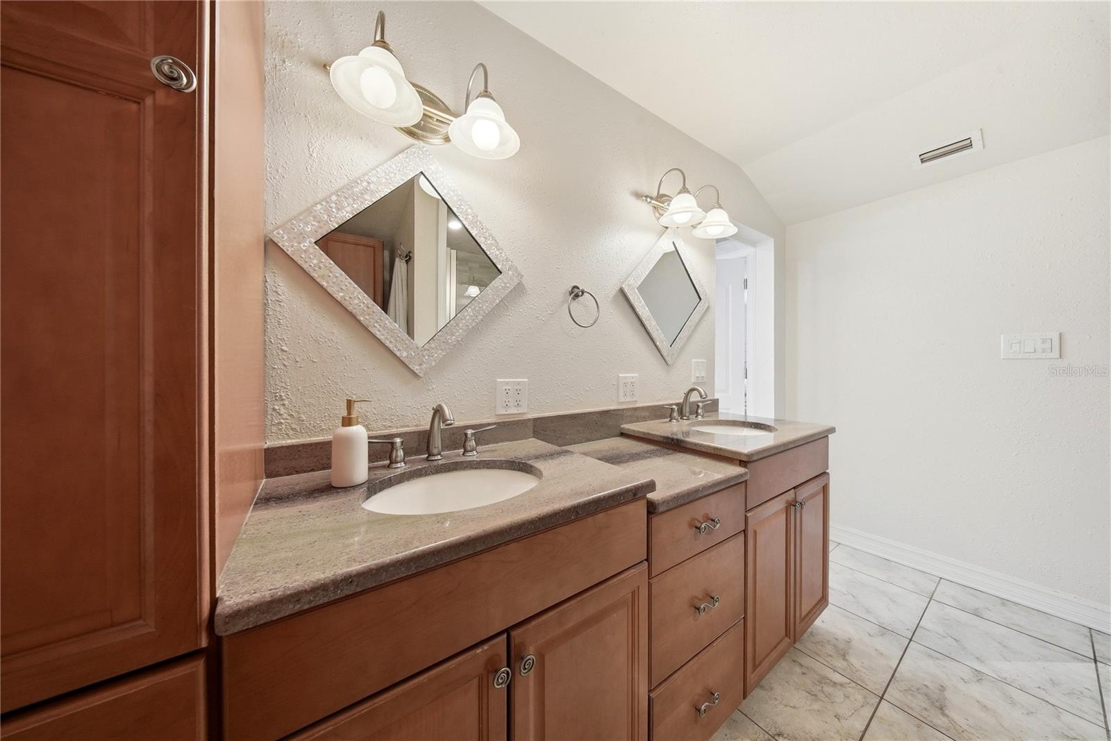 3921 W BAY TO BAY BLVD, TAMPA, FL, 33629