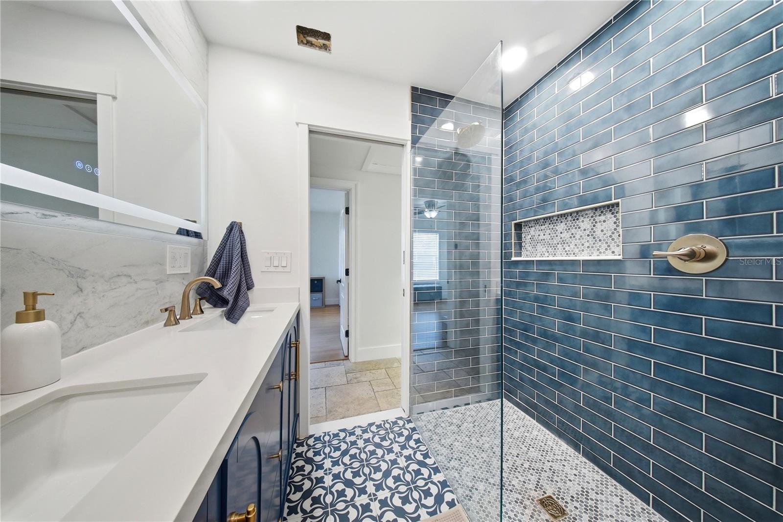 3921 W BAY TO BAY BLVD, TAMPA, FL, 33629