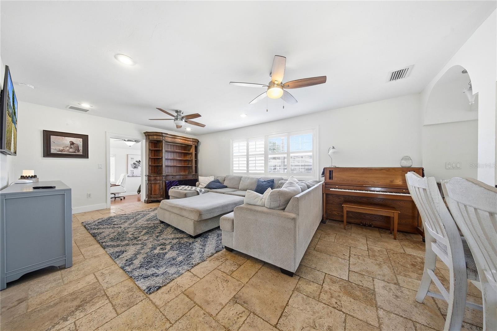 3921 W BAY TO BAY BLVD, TAMPA, FL, 33629