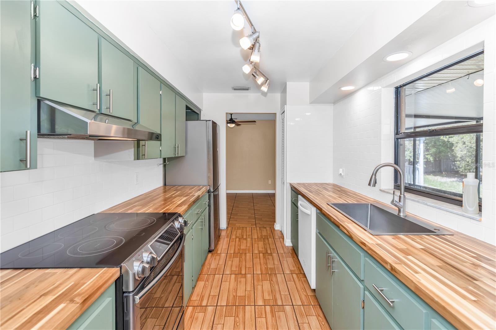 325 CHARLES AVE, ORANGE CITY, FL, 32763