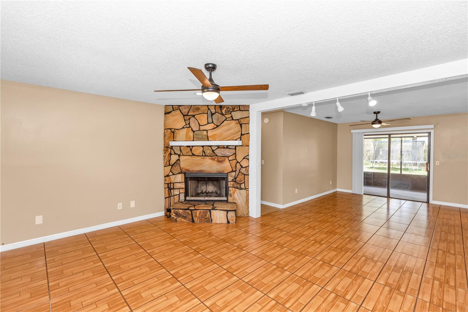 325 CHARLES AVE, ORANGE CITY, FL, 32763