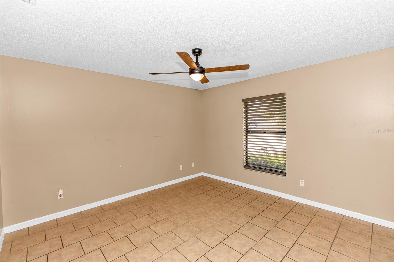 325 CHARLES AVE, ORANGE CITY, FL, 32763