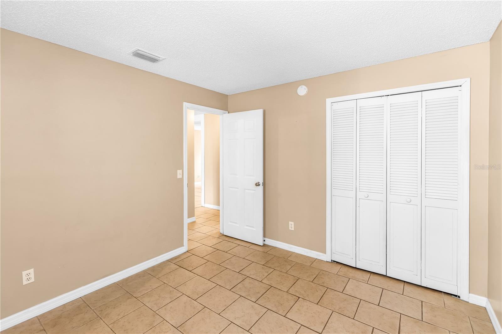 325 CHARLES AVE, ORANGE CITY, FL, 32763