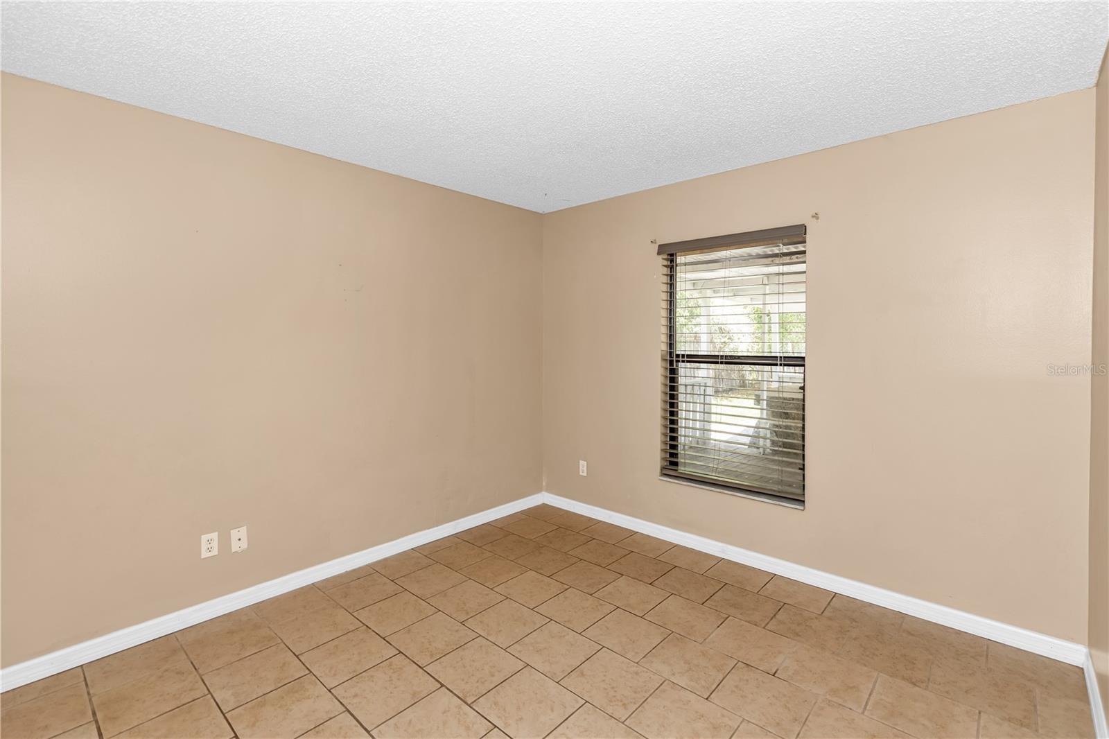 325 CHARLES AVE, ORANGE CITY, FL, 32763