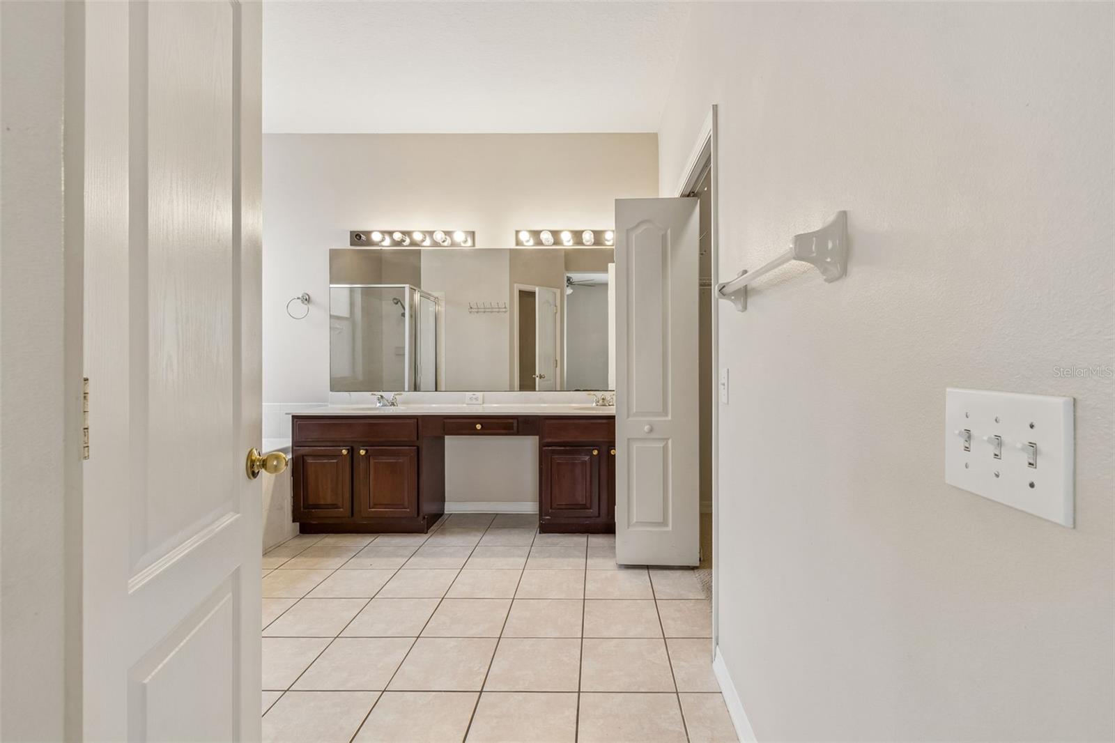 4789 WHISPERING WIND AVE, TAMPA, FL, 33614