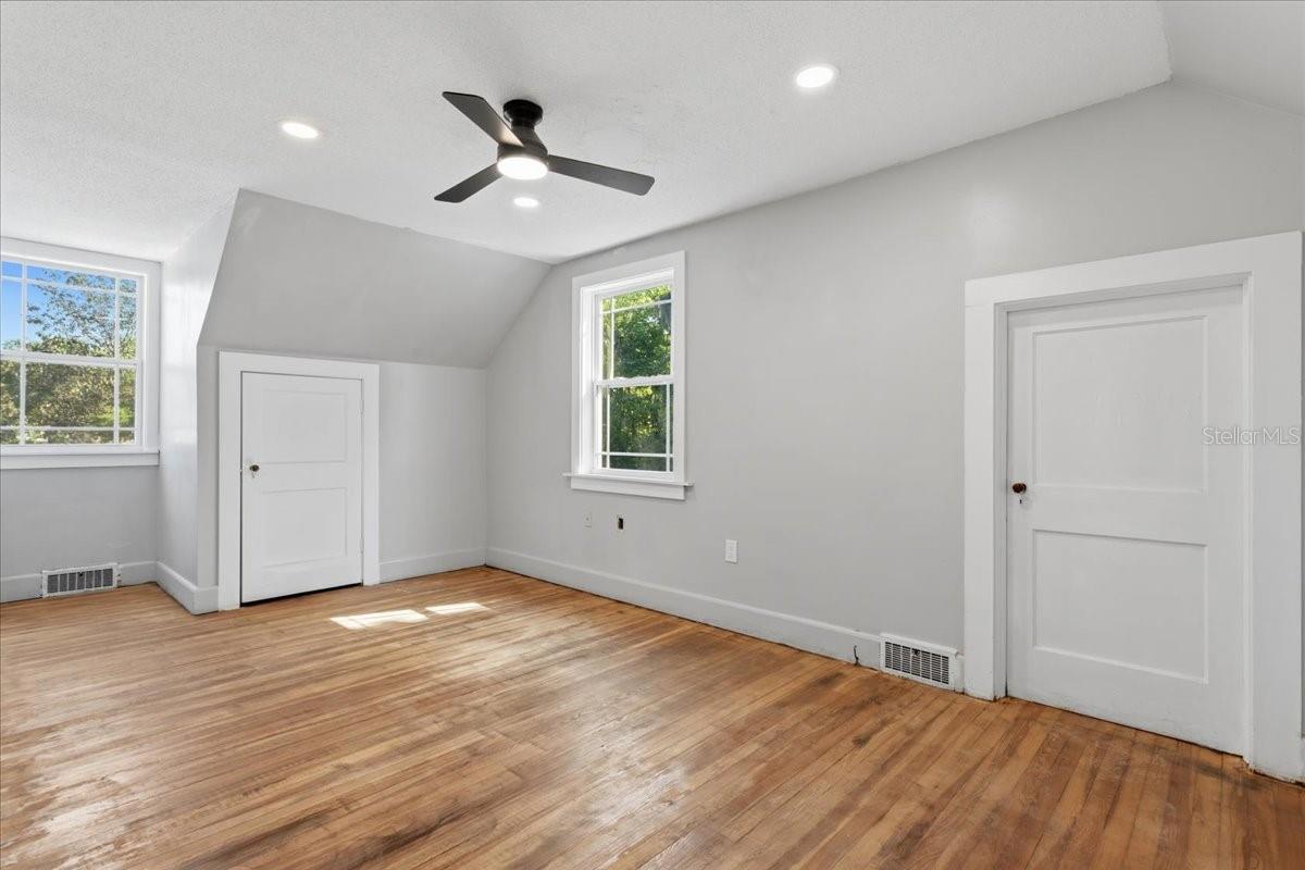 490 NW MADISON ST, LAKE CITY, FL, 32055