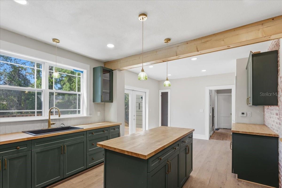 490 NW MADISON ST, LAKE CITY, FL, 32055