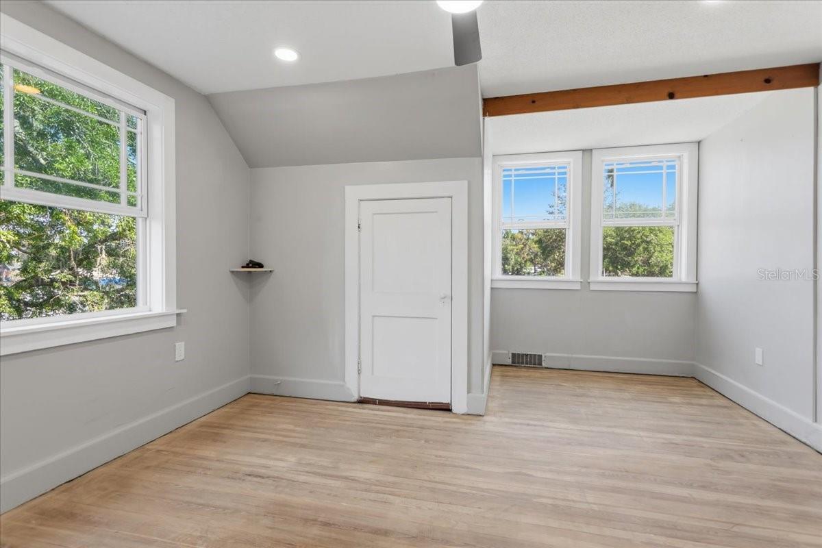 490 NW MADISON ST, LAKE CITY, FL, 32055