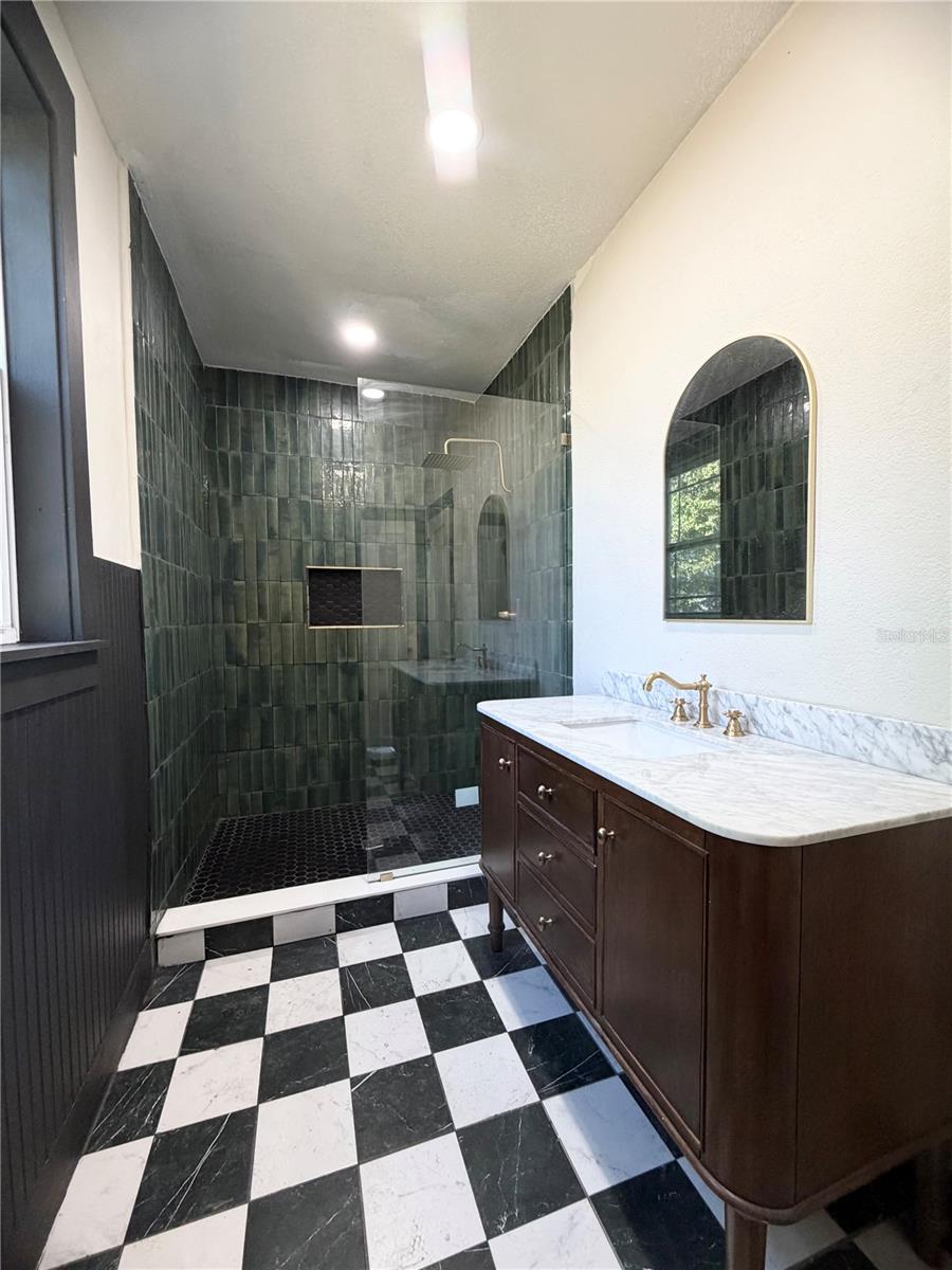 490 NW MADISON ST, LAKE CITY, FL, 32055