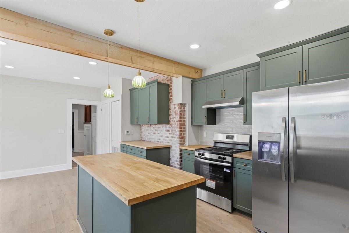 490 NW MADISON ST, LAKE CITY, FL, 32055