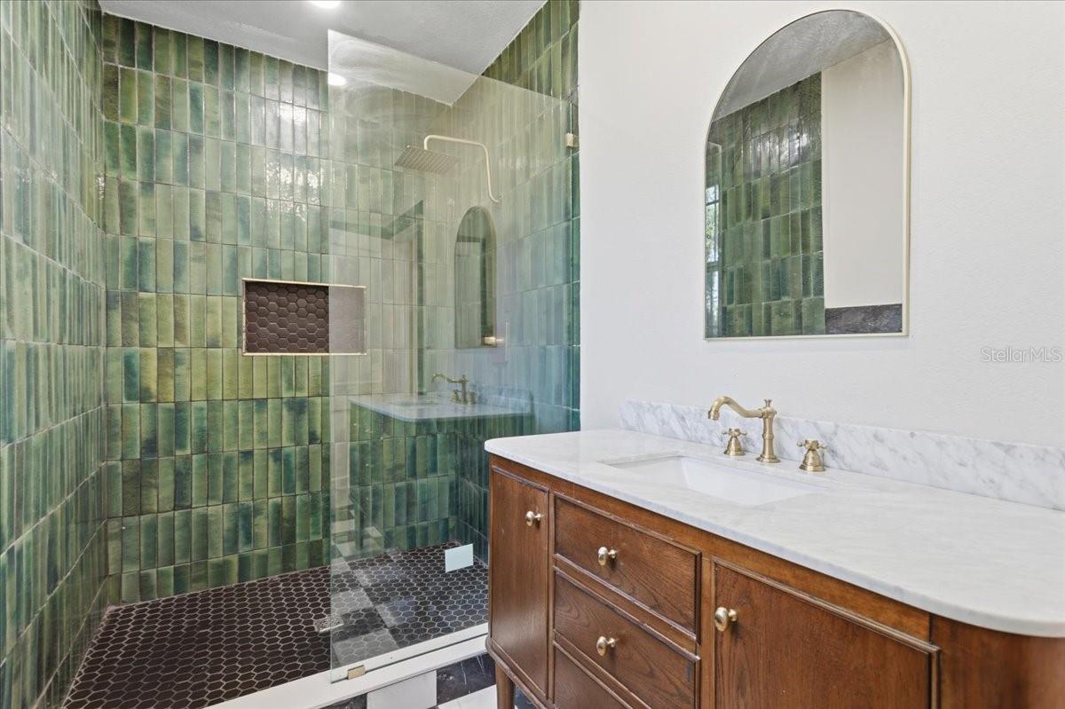 490 NW MADISON ST, LAKE CITY, FL, 32055