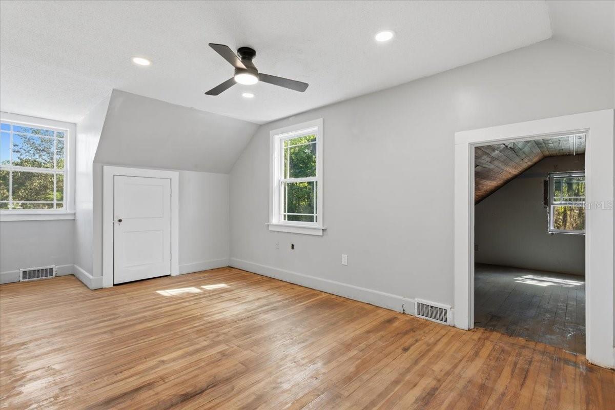 490 NW MADISON ST, LAKE CITY, FL, 32055