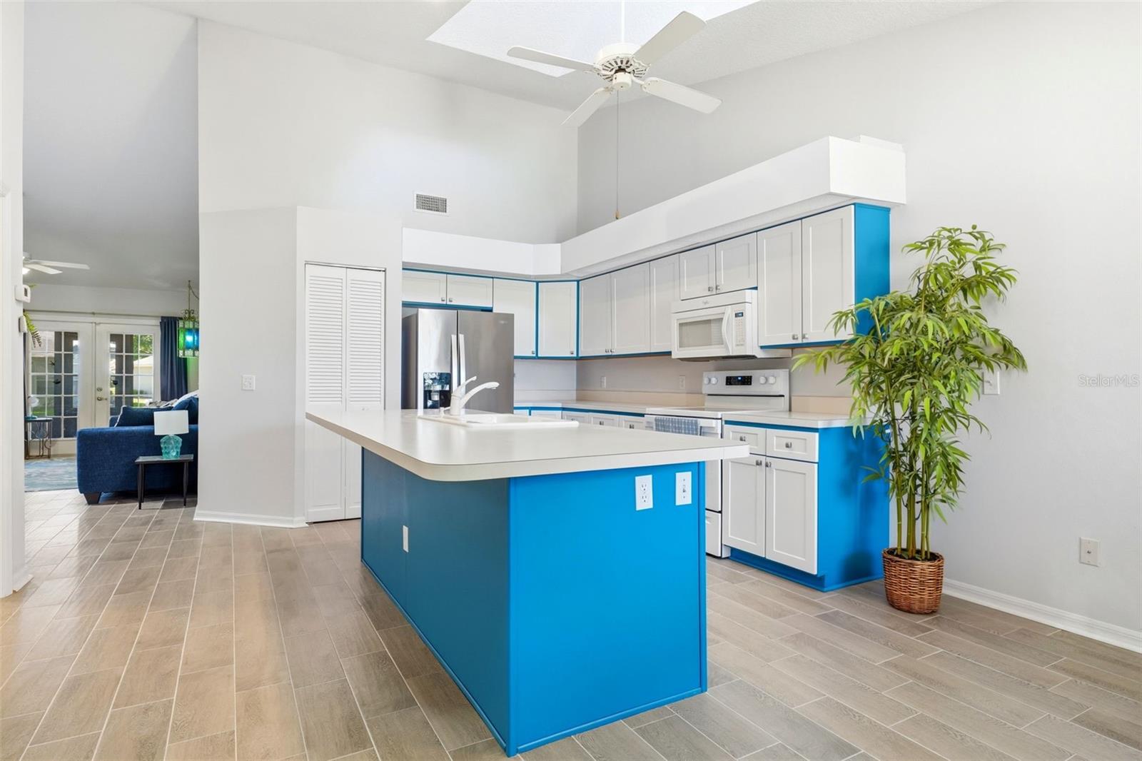 220 JUNIPER WAY, TAVARES, FL, 32778