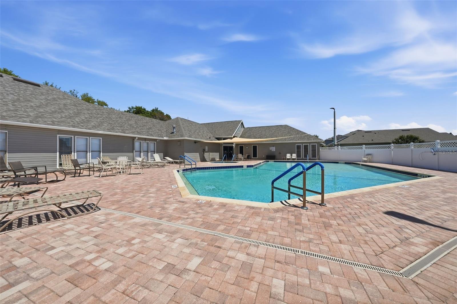 220 JUNIPER WAY, TAVARES, FL, 32778