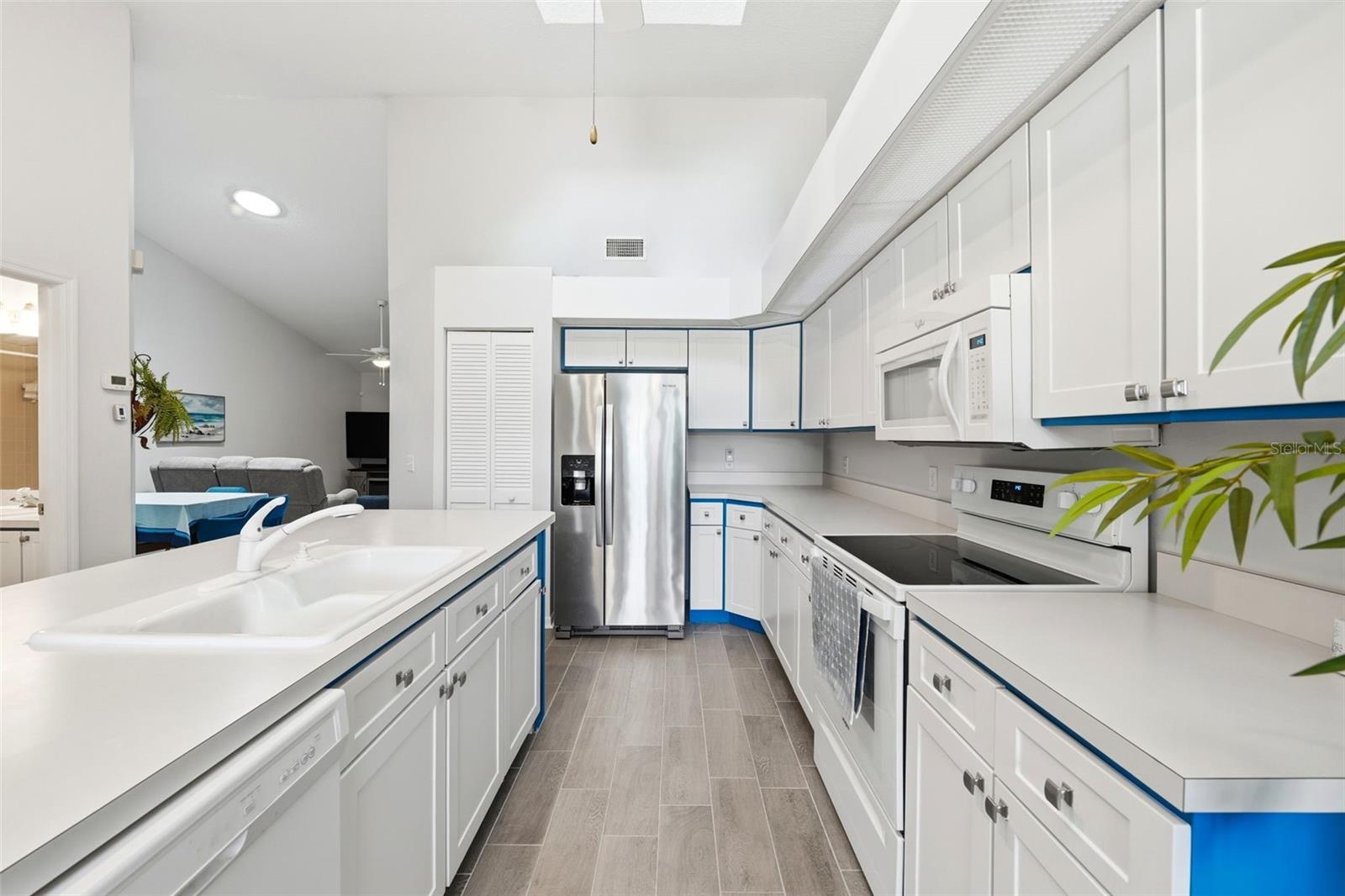 220 JUNIPER WAY, TAVARES, FL, 32778