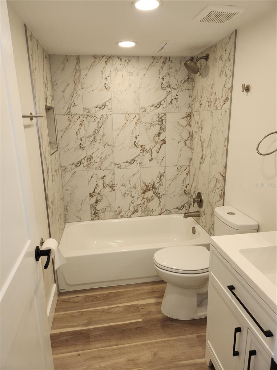 11809 RAINTREE LAKE LN #B, TAMPA, FL, 33617