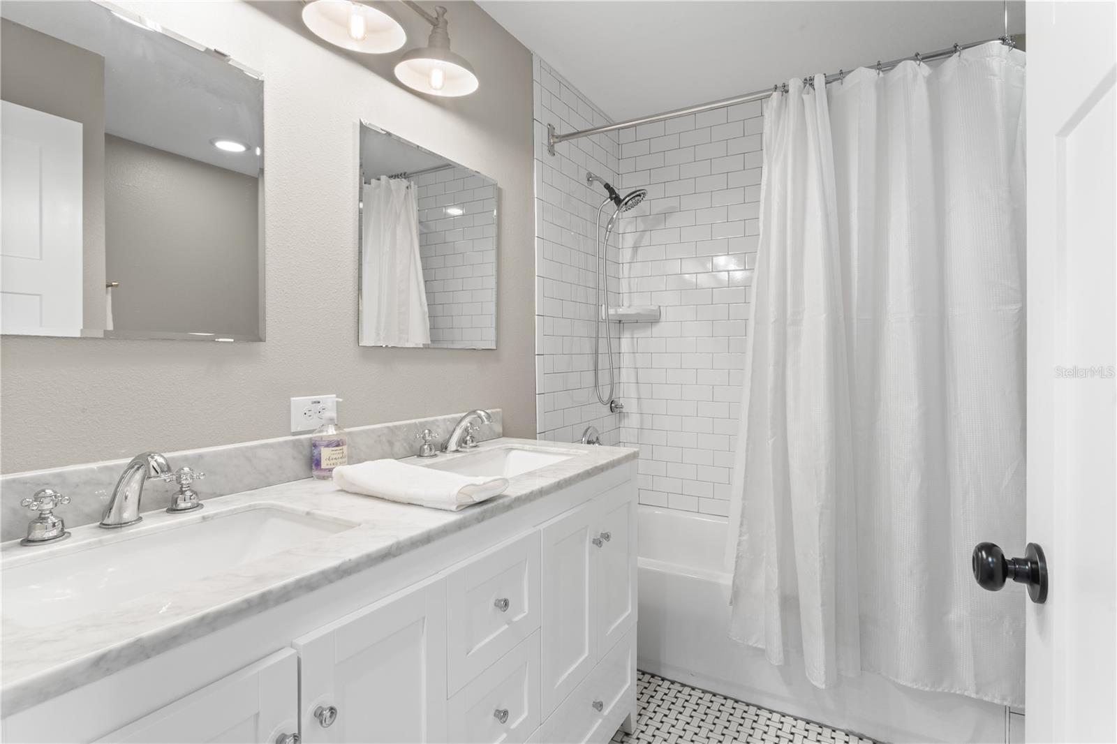 117 W GIDDENS AVE, TAMPA, FL, 33603