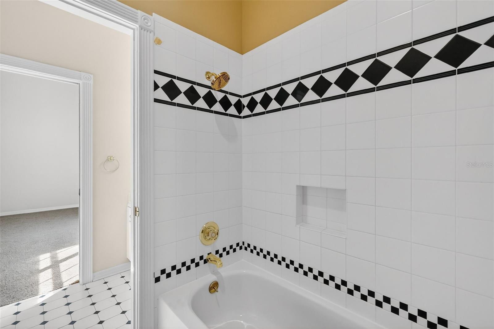 1741 EDGEWATER DR, MOUNT DORA, FL, 32757