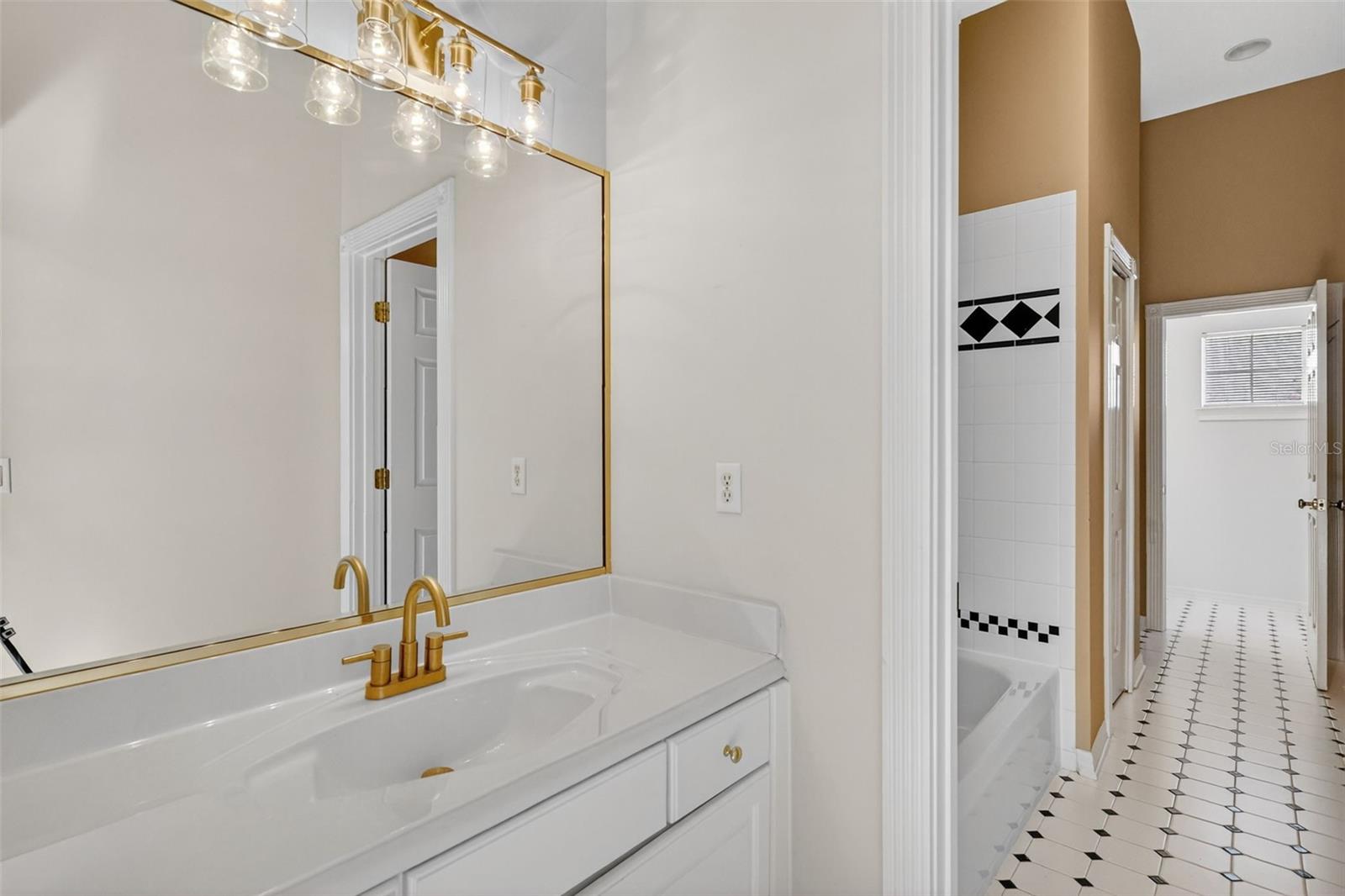 1741 EDGEWATER DR, MOUNT DORA, FL, 32757