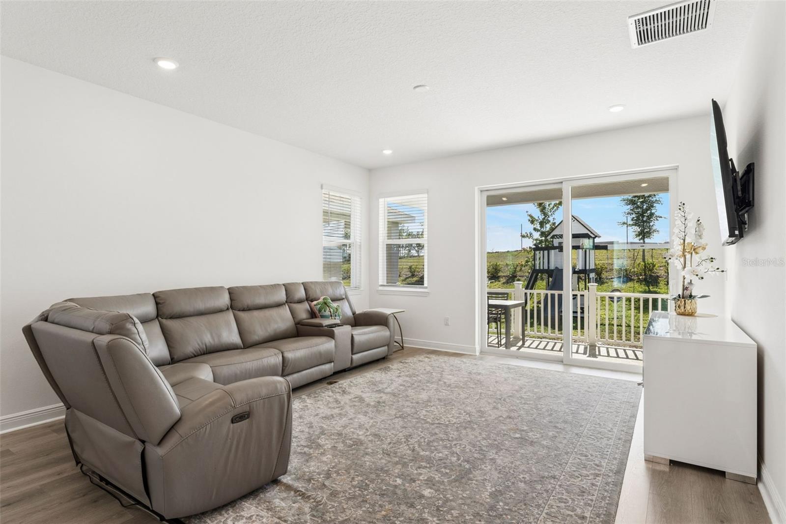 1952 SUNSHINE PEAK DR, MINNEOLA, FL, 34715