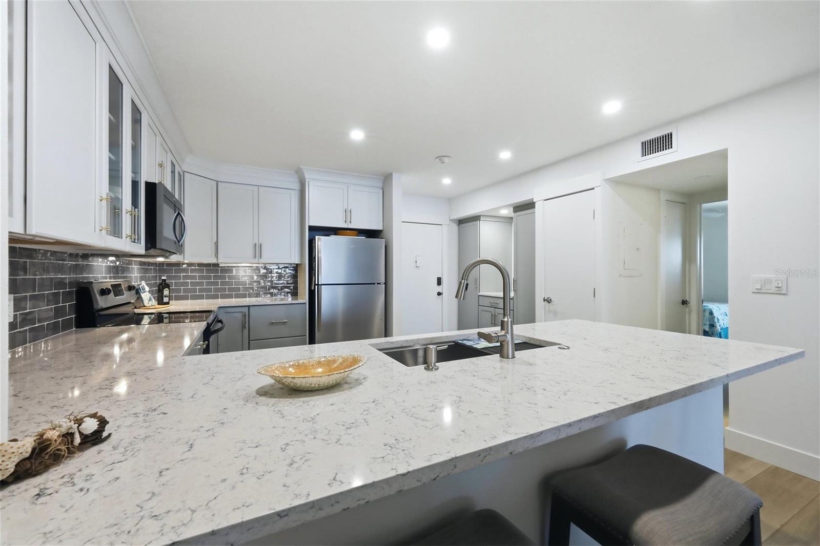 2100 BENJAMIN FRANKLIN DR #205, SARASOTA, FL, 34236