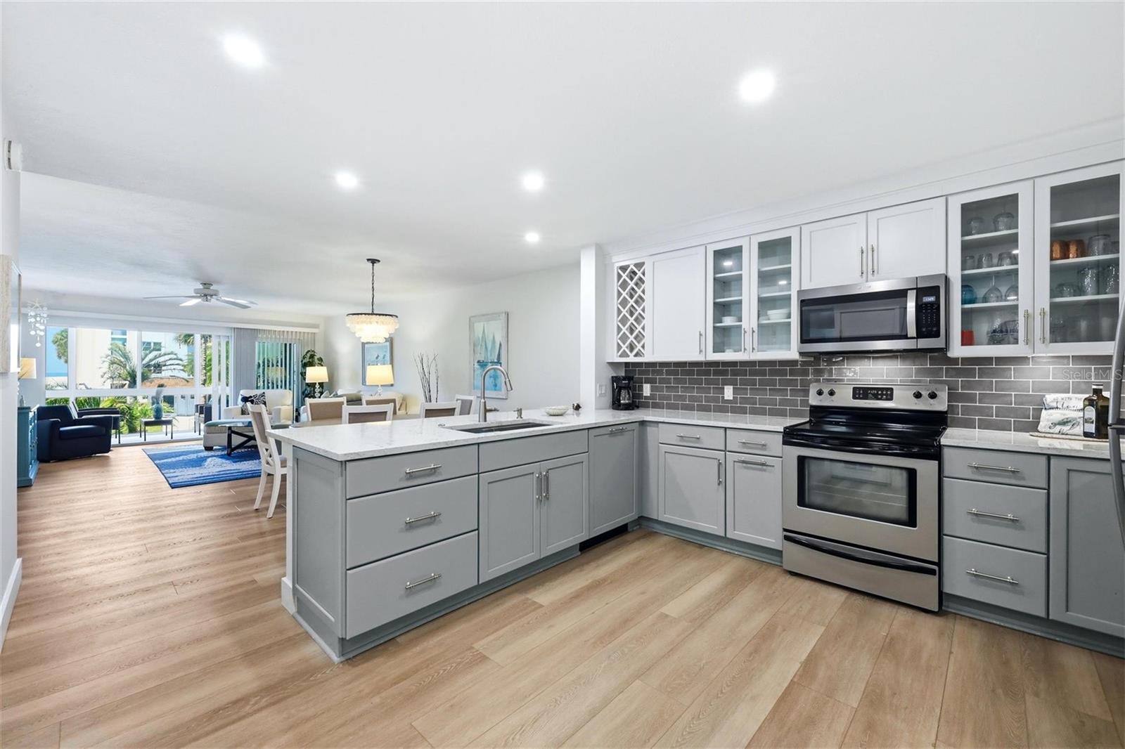 2100 BENJAMIN FRANKLIN DR #205, SARASOTA, FL, 34236