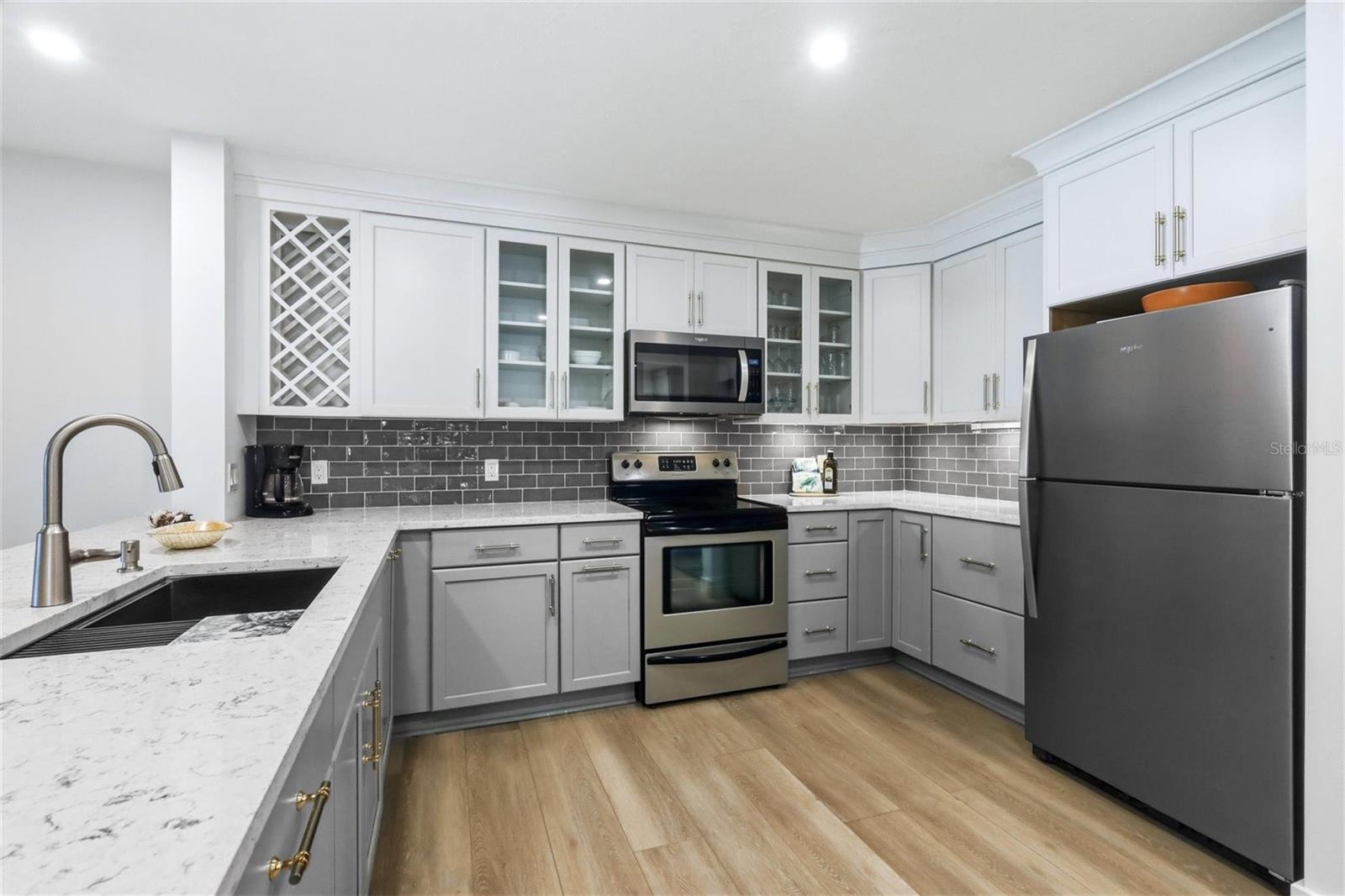 2100 BENJAMIN FRANKLIN DR #205, SARASOTA, FL, 34236