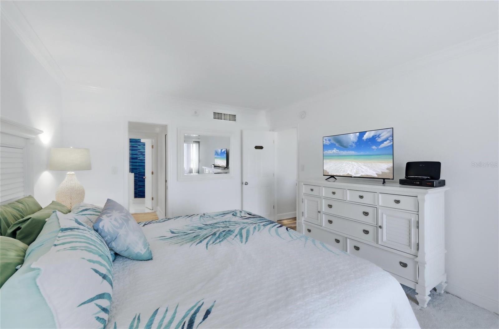 2110 BENJAMIN FRANKLIN DR #104, SARASOTA, FL, 34236