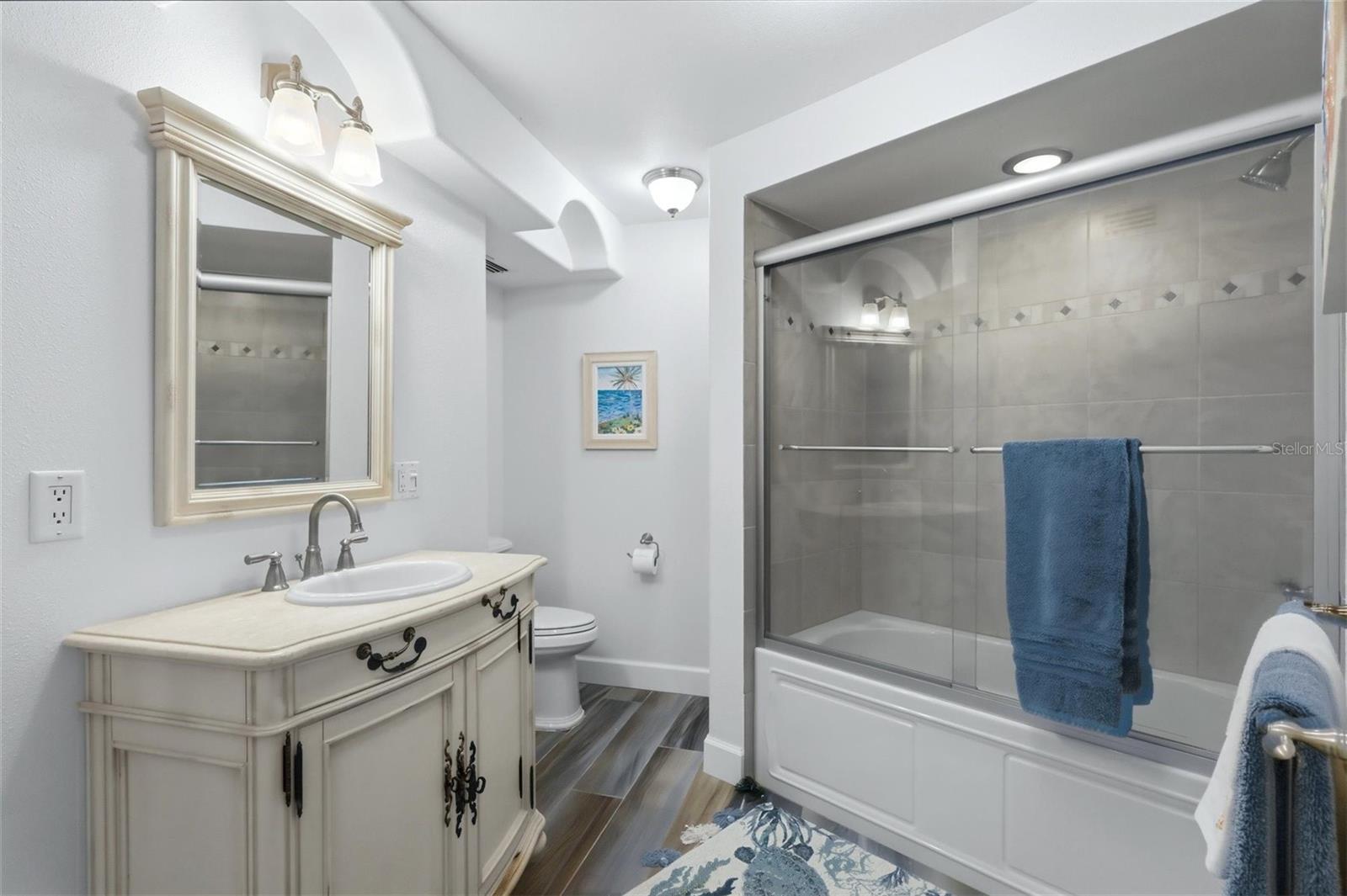 2110 BENJAMIN FRANKLIN DR #104, SARASOTA, FL, 34236