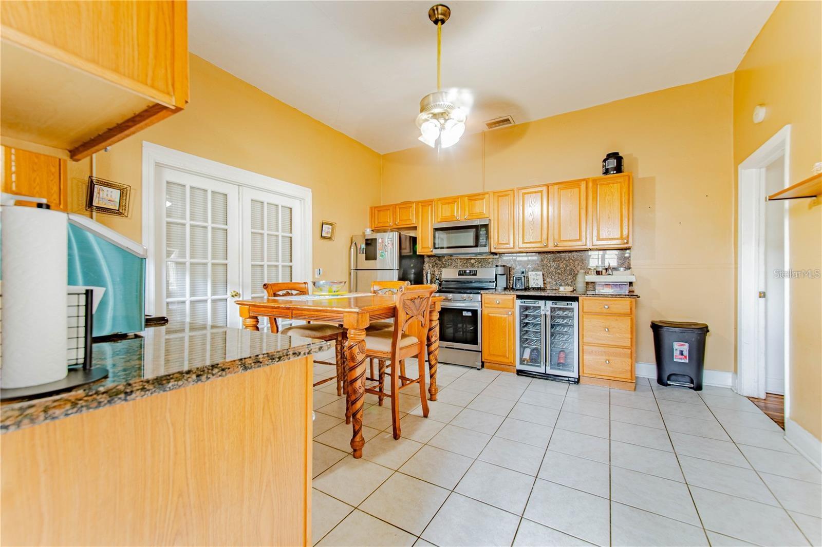 3321 W WOODLAWN AVE, TAMPA, FL, 33607