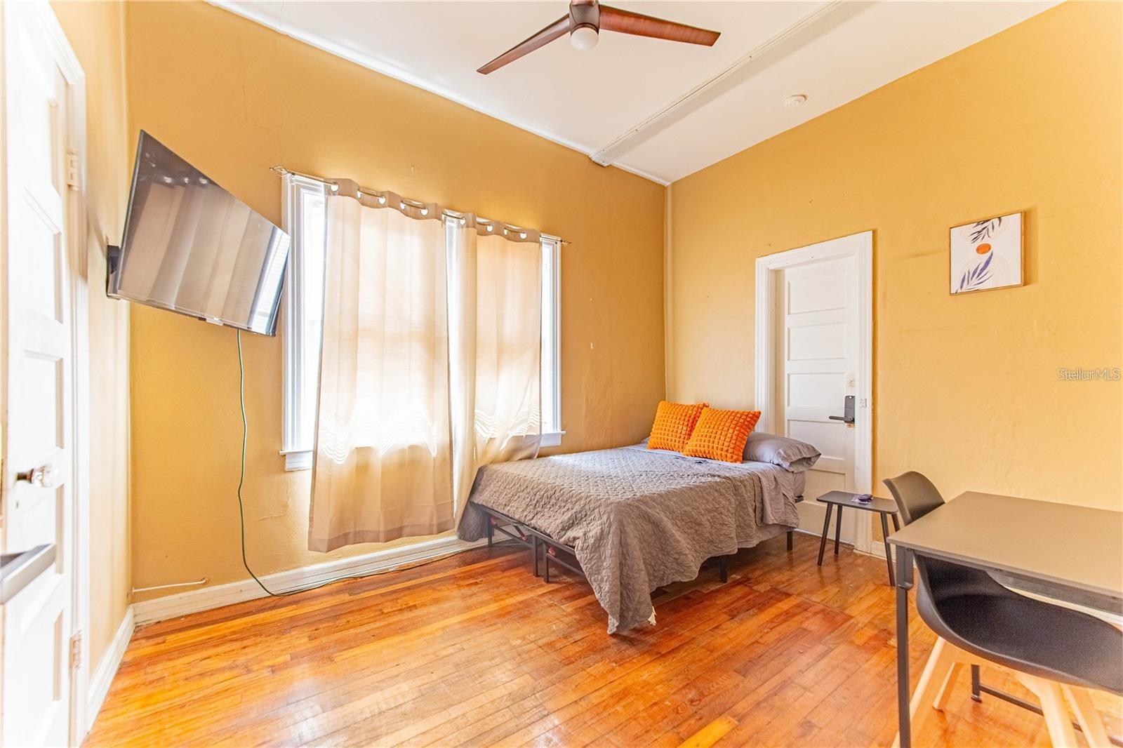 3321 W WOODLAWN AVE, TAMPA, FL, 33607