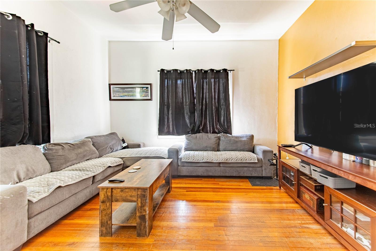 3321 W WOODLAWN AVE, TAMPA, FL, 33607