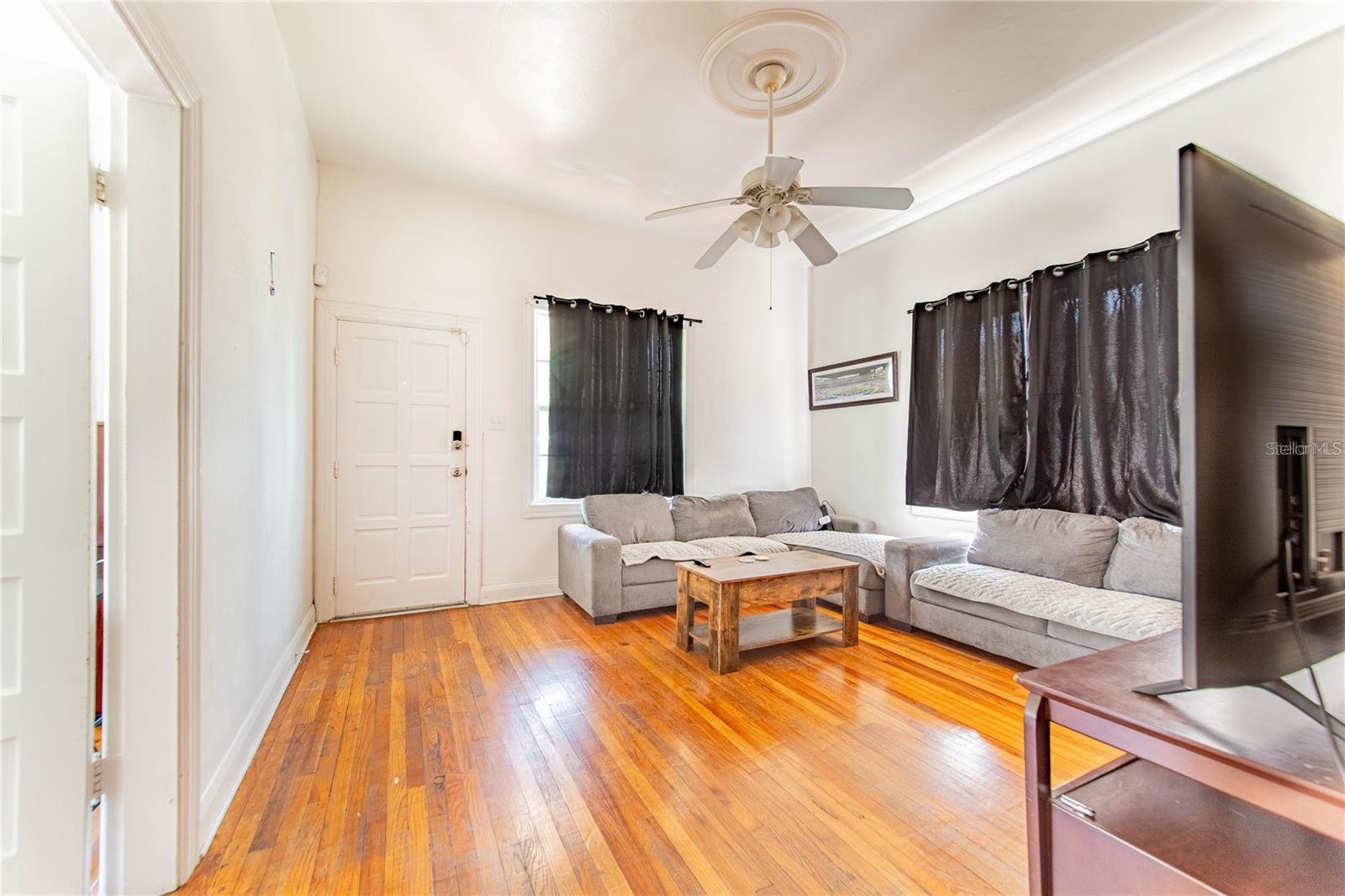 3321 W WOODLAWN AVE, TAMPA, FL, 33607