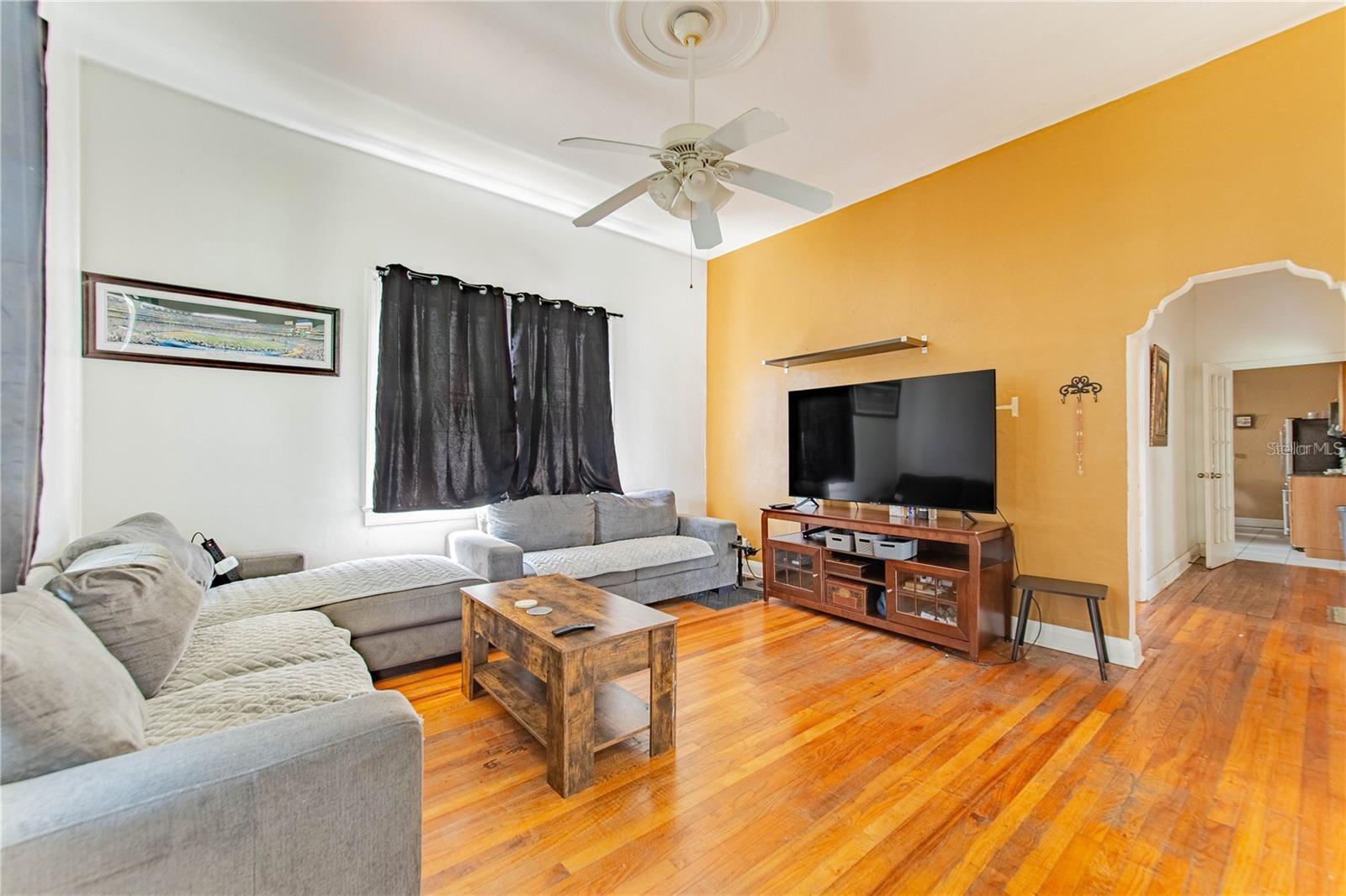 3321 W WOODLAWN AVE, TAMPA, FL, 33607