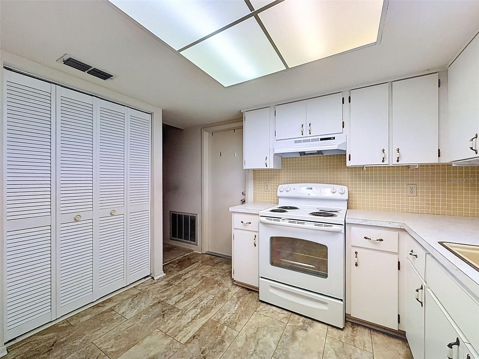 9811 WOODSTOCK LN, PORT RICHEY, FL, 34668