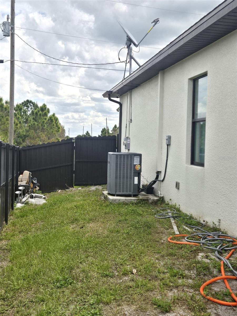 1156 HELEN AVE S, LEHIGH ACRES, FL, 33974